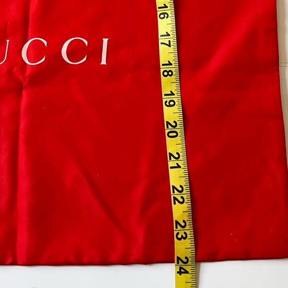 Gucci Red dust cover bag with drawstring Logo 18” x 24” tag Gucci made in Italy - Picture 6 of 7